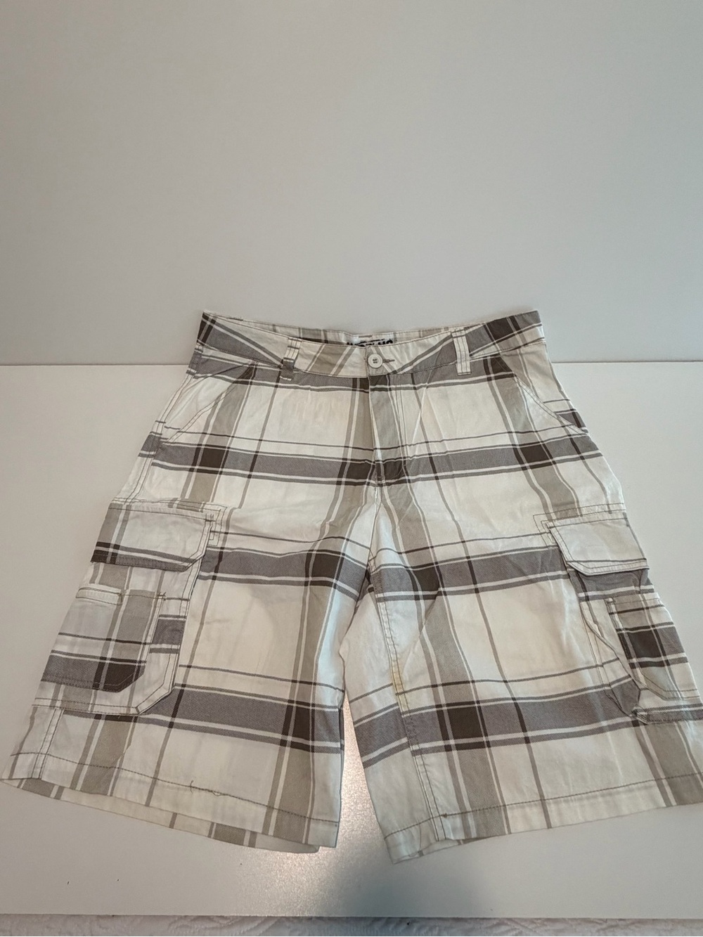 Men's Plaid Cargo Shorts in White & Gray - Classic Utility Style
